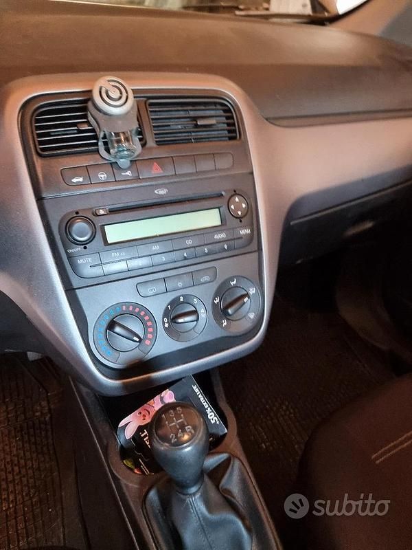 Usata Fiat Grande Punto 75 CV (55 kW) 2013 Grigio Utilitaria