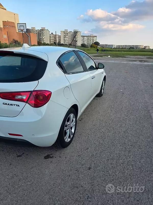 Usata Alfa Romeo Giulietta 120 CV (88 kW) 2012 Bianco Utilitaria