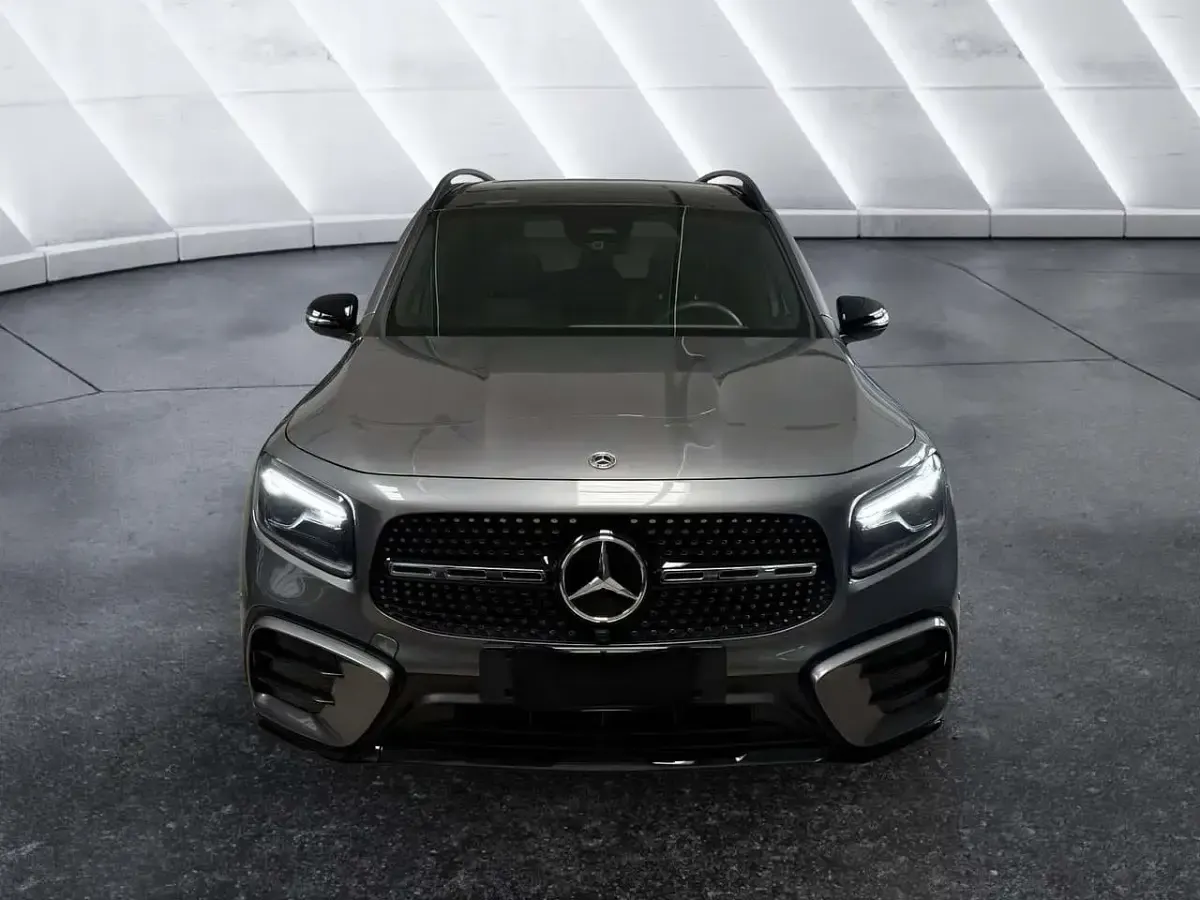 Usata Mercedes GLB200 AMG line 150 CV (110 kW) 2025 Grigio SUV