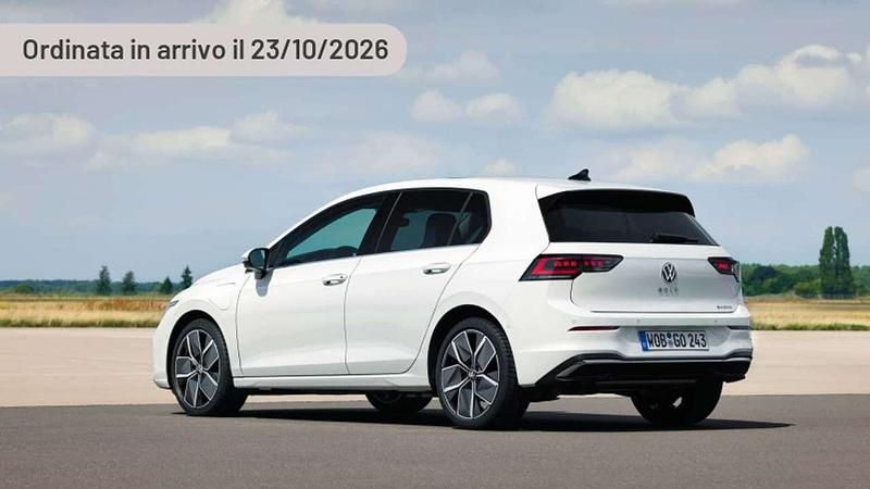 Nuova VW Golf VIII R-line 150 CV (110 kW) 2025 Argento Berlina