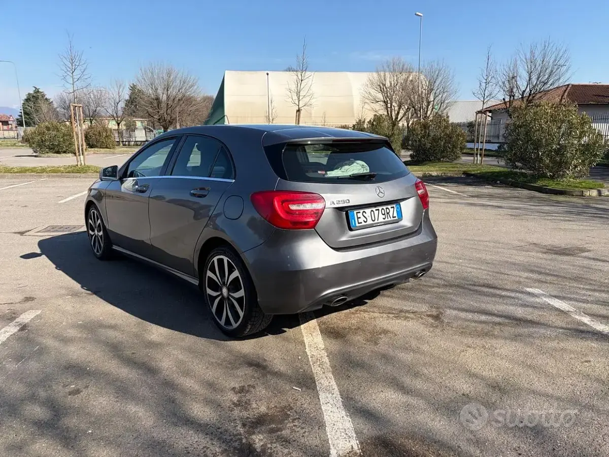 Usata Mercedes A250 211 CV (155 kW) 2013 Grigio Utilitaria