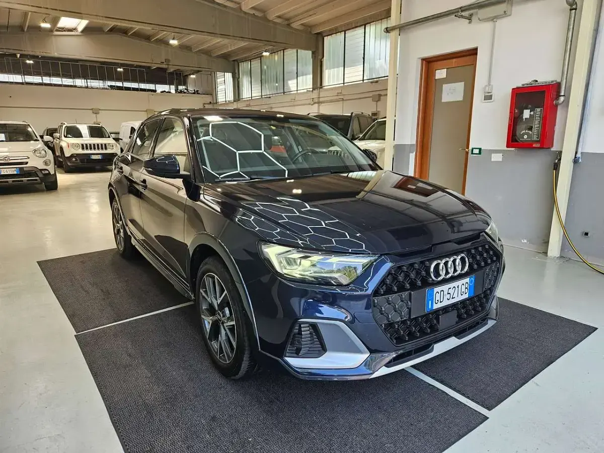 Usata Audi A1 Admired 110 CV (80 kW) 2021 Blu firmentato SUV