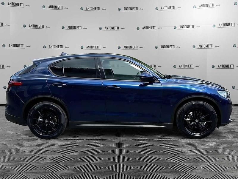 Usata Alfa Romeo Stelvio Business 160 CV (117 kW) 2020 Blu/azzurro SUV