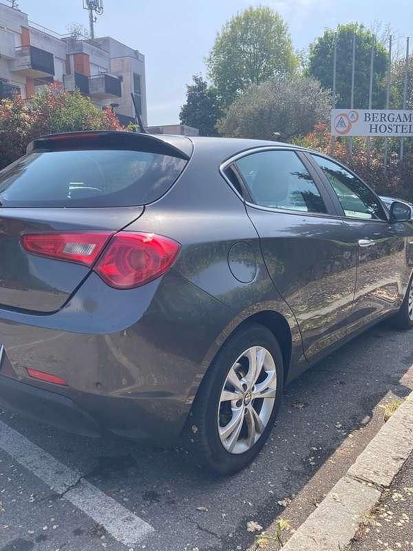 Usata Alfa Romeo Giulietta Distinctive 105 CV (77 kW) 2013 Grigio Utilitaria