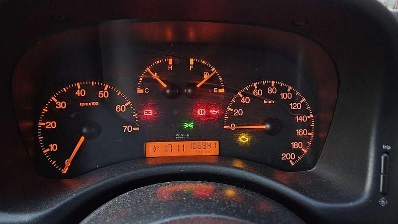 Usata Fiat Punto Feel 60 CV (44 kW) 2003 Grigio Berlina