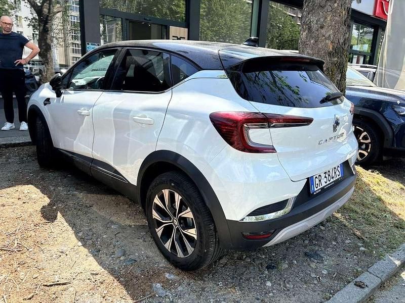 Usata Renault Captur Techno 101 CV (74 kW) 2023 Bianco SUV