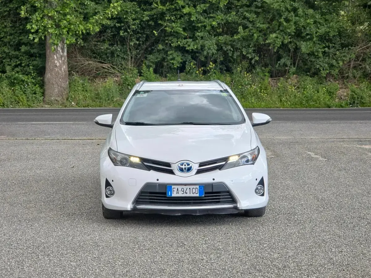 Usata Toyota Auris Touring Sports Cool 99 CV (72 kW) 2015 Bianco Station wagon