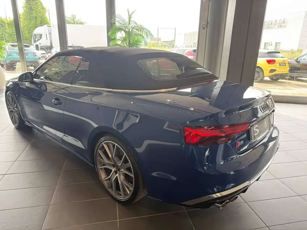 Usata Audi A5 Cabriolet Sport 354 CV (260 kW) 2023 Blu/azzurro Cabrio
