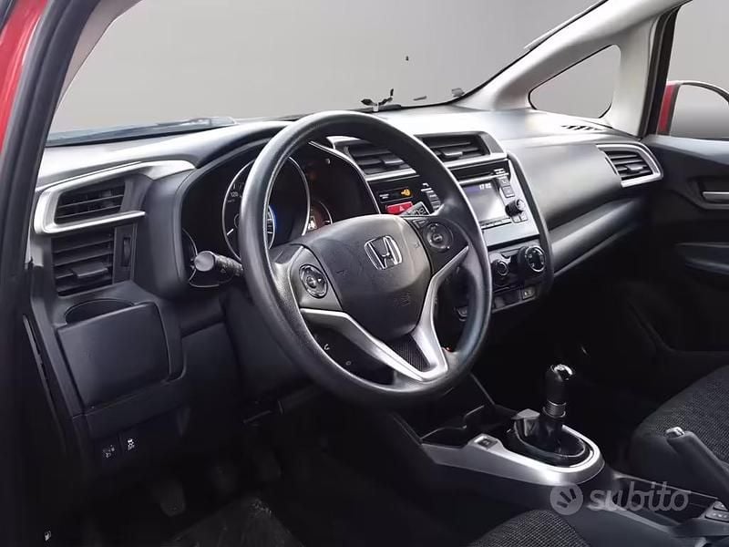 Usata Honda Jazz Trend 102 CV (75 kW) 2017 Rosso Utilitaria