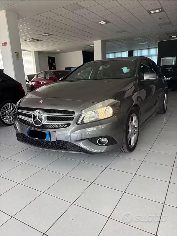 Usata Mercedes A180 Edition 108 CV (79 kW) 2014 Grigio Berlina