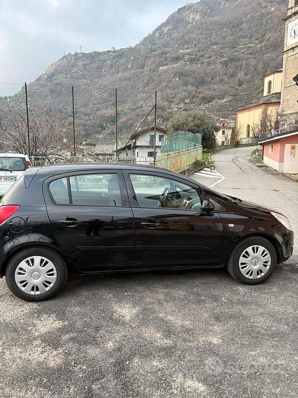 Usata Opel Corsa Enjoy 75 CV (55 kW) 2006 Nero Utilitaria