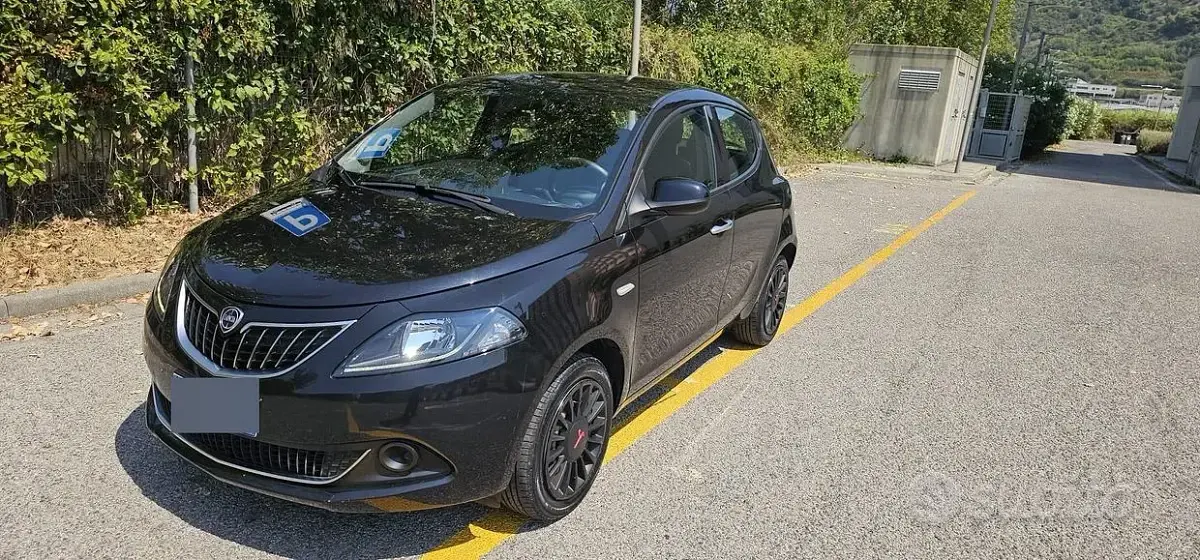 Usata Lancia Ypsilon 69 CV (50 kW) 2022 Nero Utilitaria