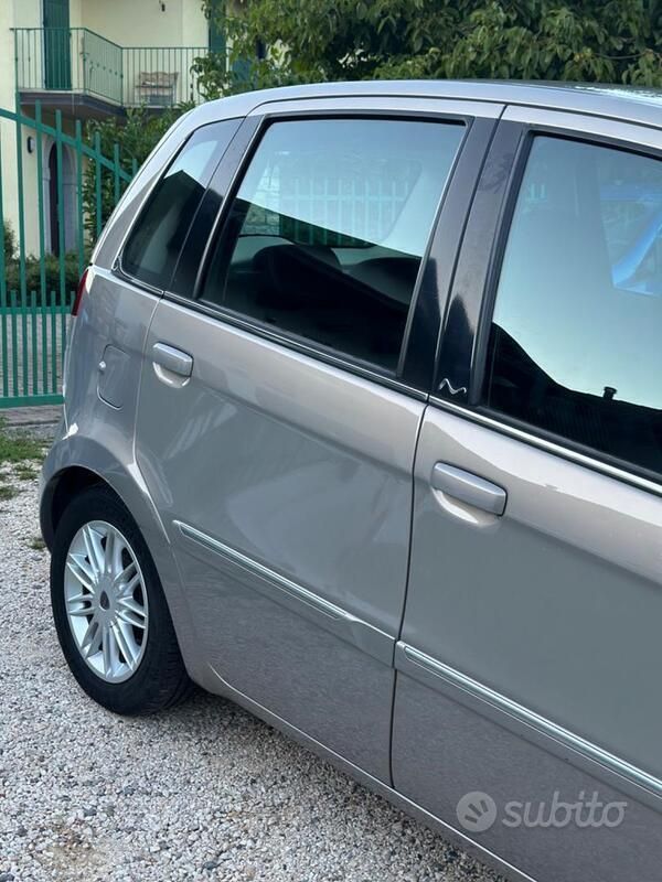 Usata Lancia Musa 95 CV (69 kW) 2008 Grigio Monovolume