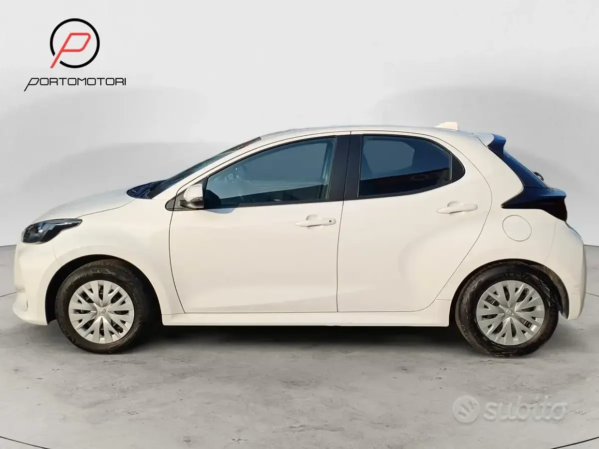 Usata Toyota Yaris Hybrid 92 CV (67 kW) 2025 Bianco Berlina