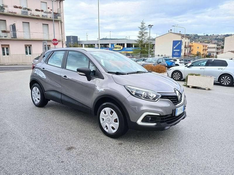 Grigio Usata 2019 Renault Captur Life SUV | 11.900 € (Buon prezzo) - Immagine 1/4