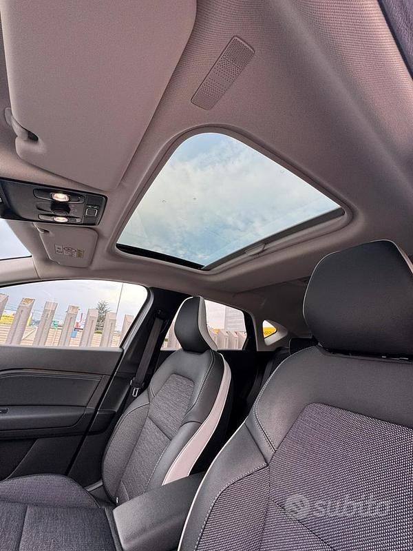 Usata Renault Captur Techno 100 CV (73 kW) 2023 Grigio SUV