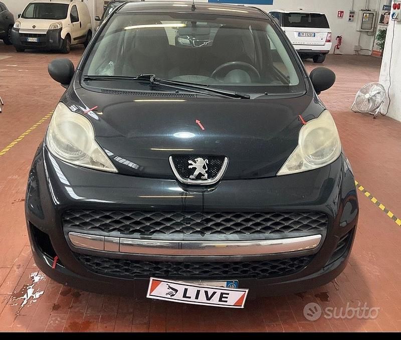 Usata Peugeot 107 68 CV (50 kW) 2011 Marrone Utilitaria