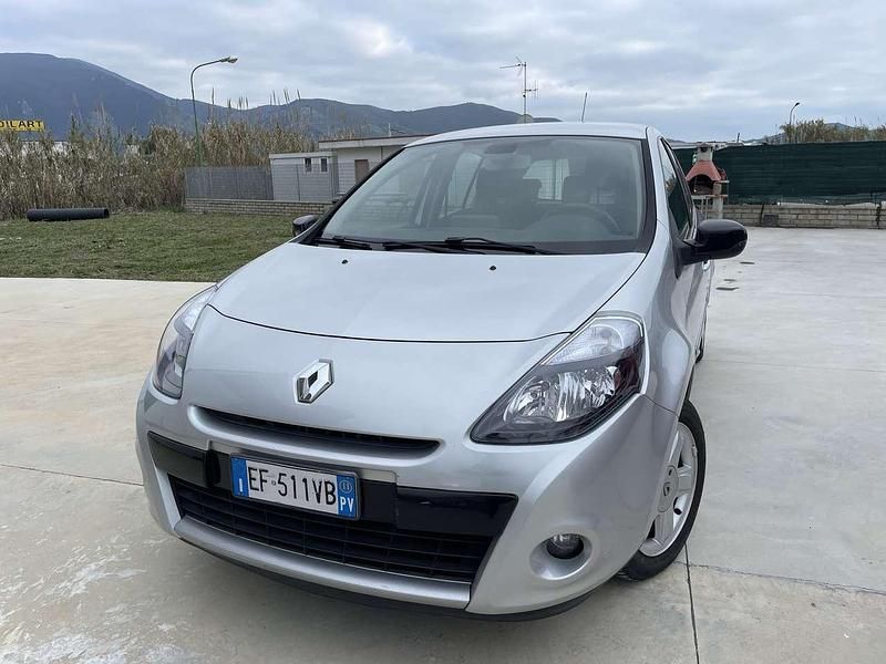 Usata Renault Clio II Luxe 75 CV (55 kW) 2011 Other Berlina