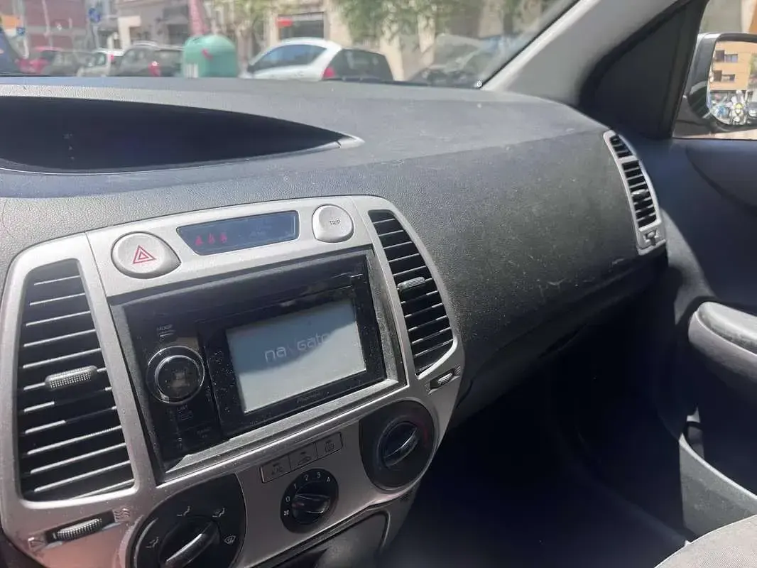 Usata Hyundai i20 Comfort 85 CV (62 kW) 2012 Grigio Utilitaria