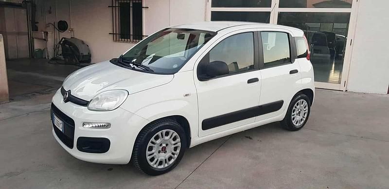 Bianco Usata 2016 Fiat Panda Easy Tre volumi | 9900 € (Molto cara) - Immagine 1/4