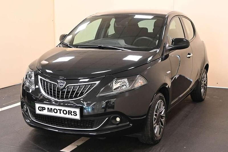 Usata Lancia Ypsilon Gold 69 CV (50 kW) 2023 Nero Utilitaria