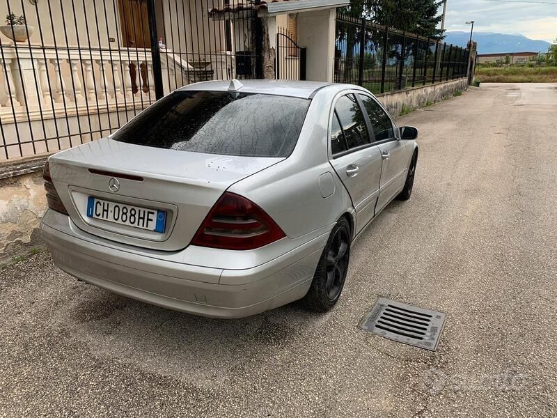 Usata Mercedes C220 143 CV (105 kW) 2003 Grigio Berlina