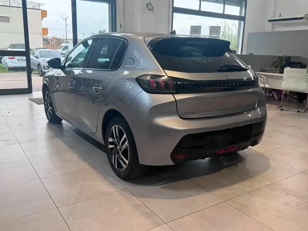 Usata Peugeot 208 Allure 101 CV (74 kW) 2022 Grigio Utilitaria