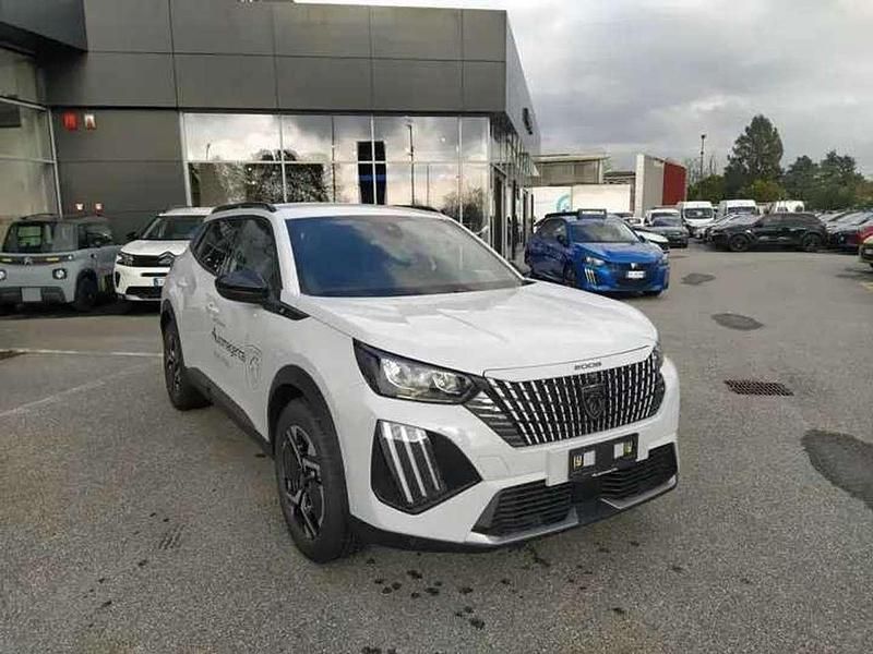 Usata Peugeot e-2008 Allure 61 kW (84 CV) 2024 Bianco okenite SUV