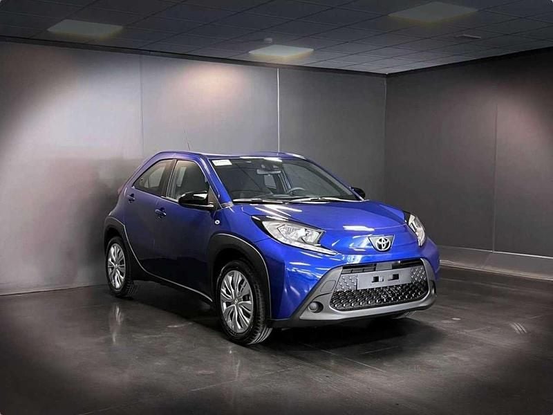 Blu Usata 2025 Toyota Aygo X Active SUV | 13.990 € (Buon prezzo) - Immagine 1/4