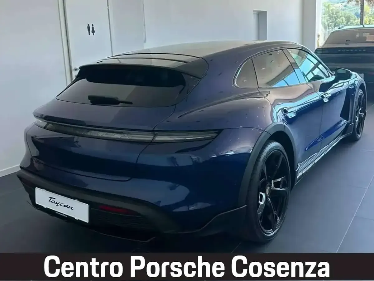 Nuova Porsche Taycan 4 Cross Turismo Cross Turismo 139 kW (190 CV) 2026 Blu genziana metallizzato Station wagon