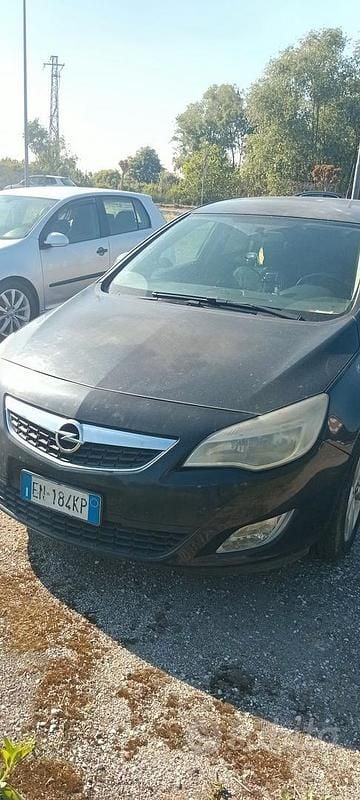 Usata Opel Astra 110 CV (80 kW) 2012 Nero Berlina
