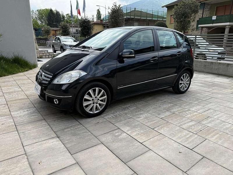 Usata Mercedes A180 Premium 109 CV (80 kW) 2011 Nero Utilitaria