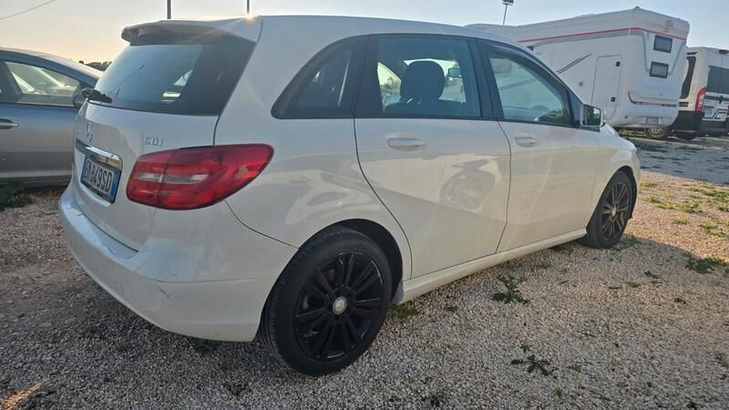 Usata Mercedes A180 Style 135 CV (99 kW) 2012 Bianco Berlina