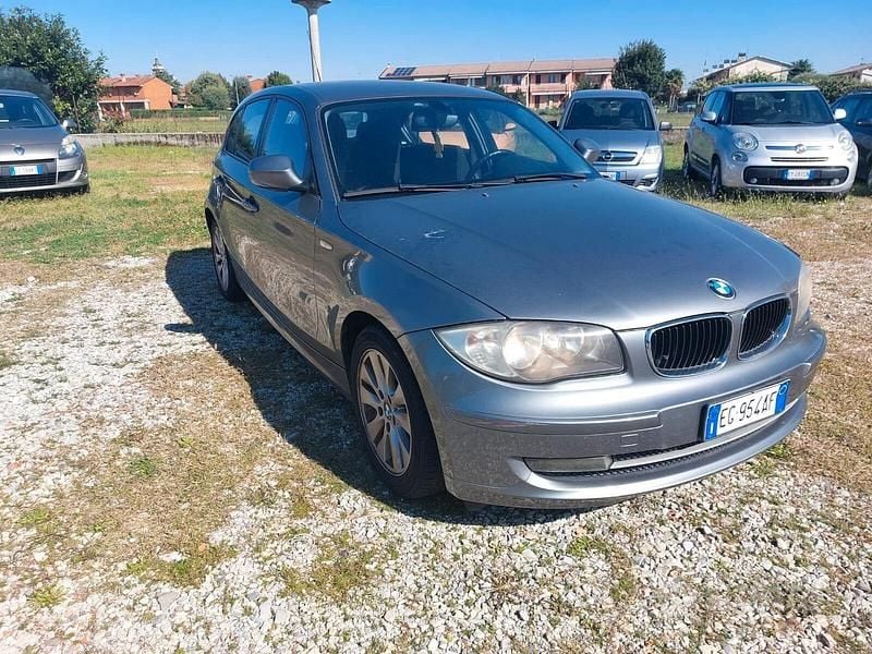 Usata BMW 118 143 CV (105 kW) 2011 Grigio Utilitaria