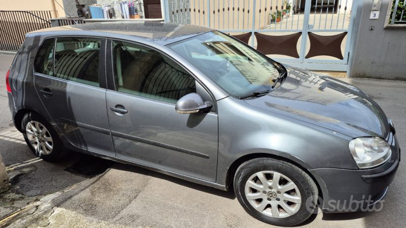 Usata VW Golf V 102 CV (75 kW) 2007 Grigio Utilitaria