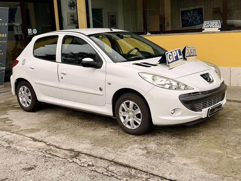 Usata Peugeot 206 60 CV (44 kW) 2012 Bianco Berlina