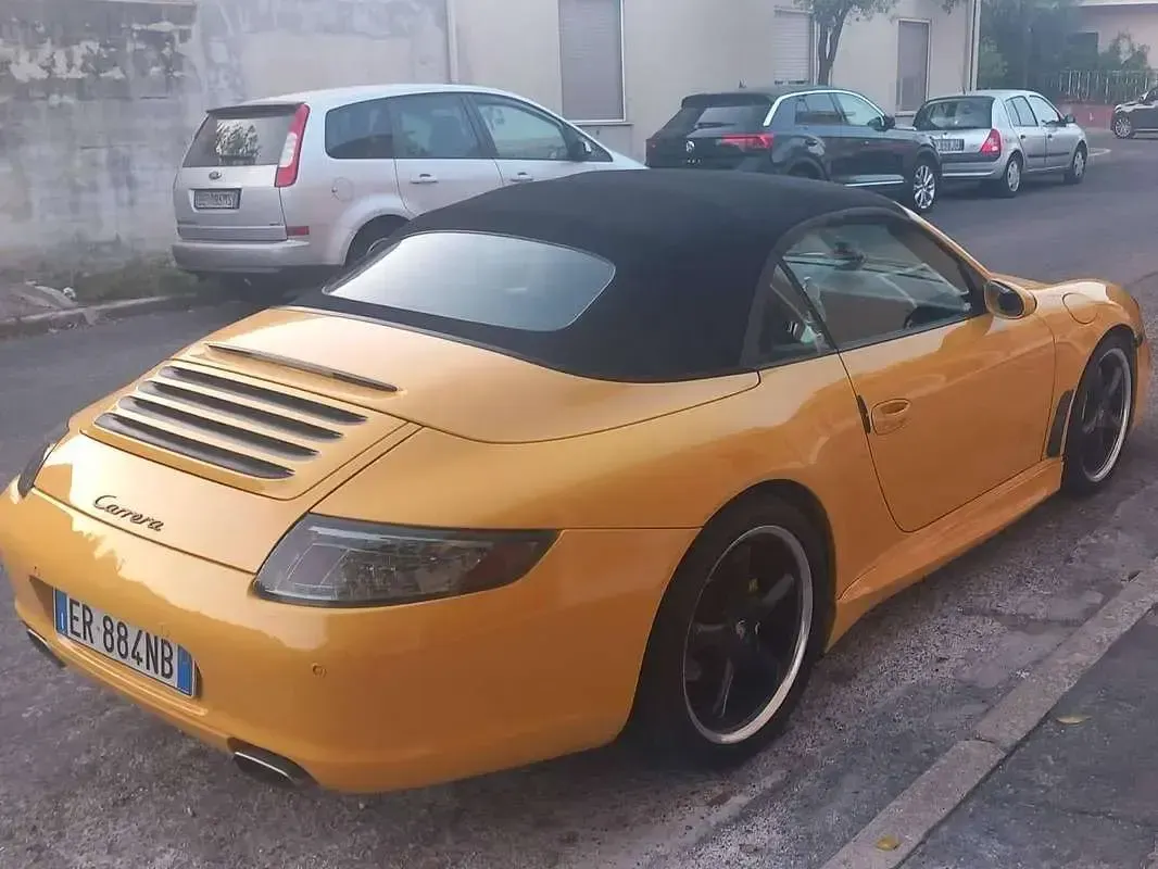 Usata Porsche 911 Carrera Cabriolet 355 CV (261 kW) 2005 Oro Cabrio