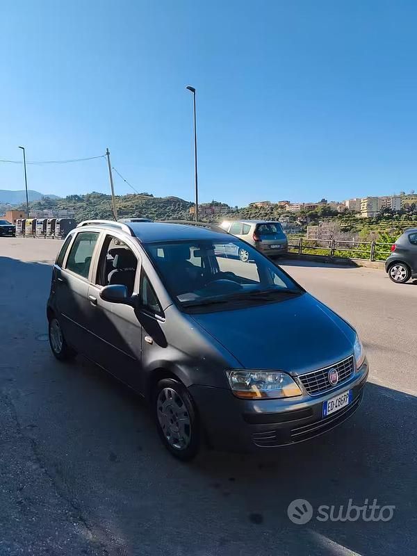Usata Fiat Idea 90 CV (66 kW) 2010 Grigio Monovolume