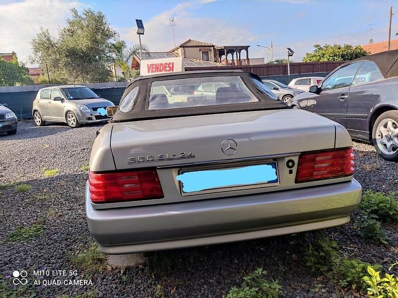 Usata Mercedes SL300 231 CV (169 kW) 1992 Argento Cabrio