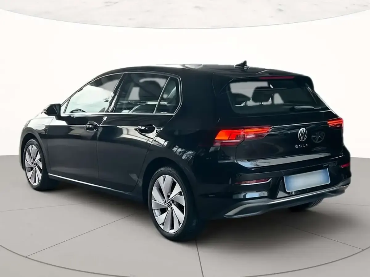 Usata VW Golf VIII Style 150 CV (110 kW) 2025 Grenadill black metallizzato Berlina