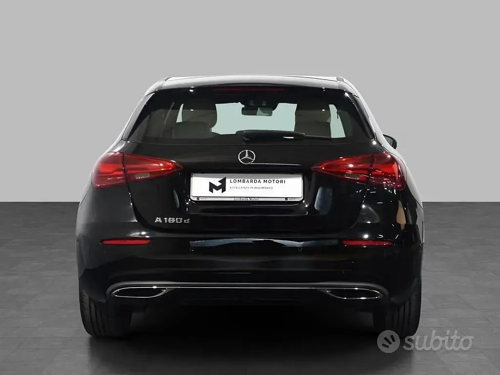 Usata Mercedes A180 Advanced 116 CV (85 kW) 2023 Nero metallizzato Berlina
