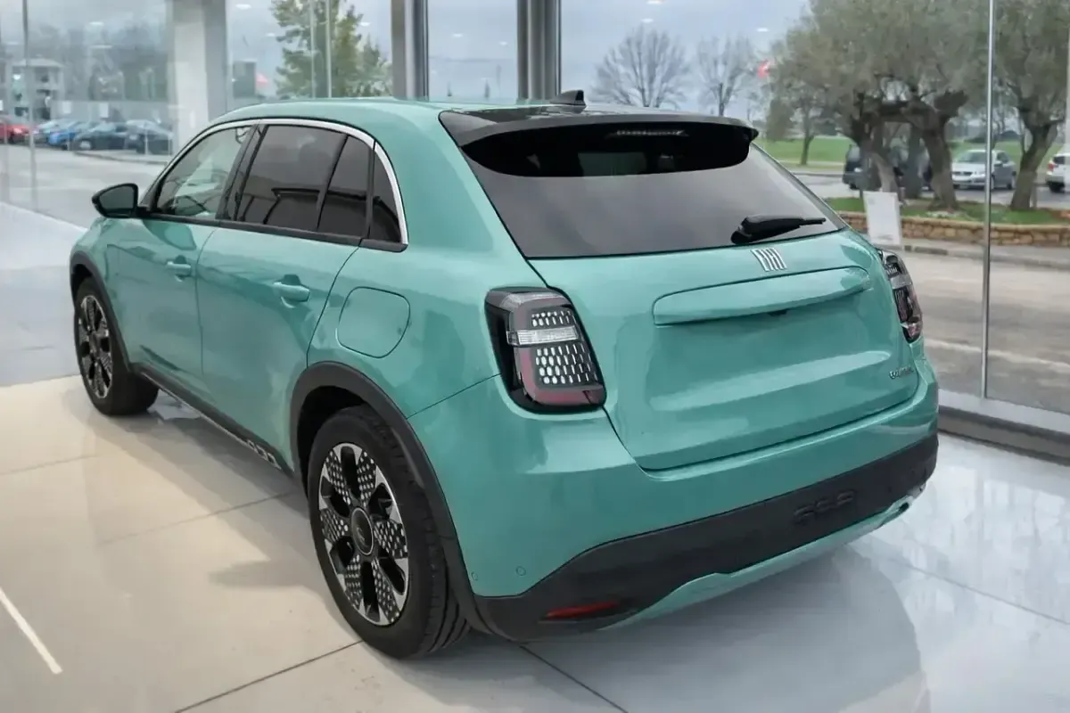 Occasion Fiat 600 La Prima 100 ch (73 kW) 2025 Bleue SUV