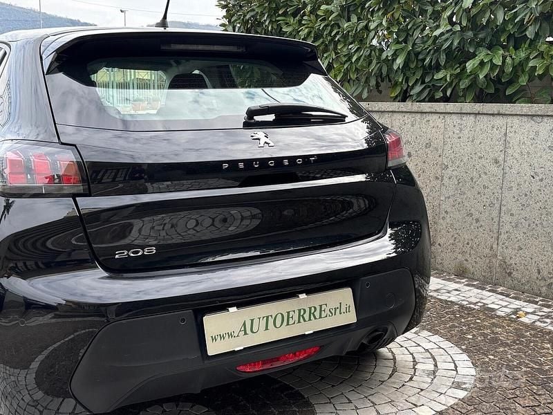 Usata Peugeot 208 Active 101 CV (74 kW) 2022 Nero Utilitaria