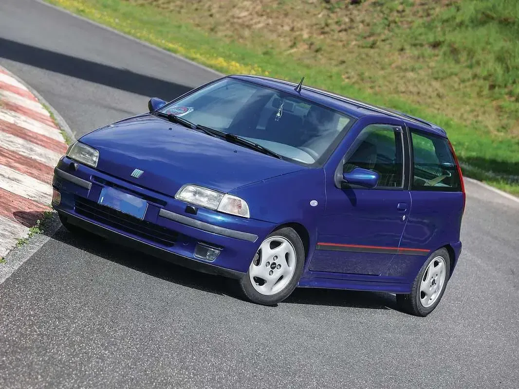 Usata Fiat Punto 133 CV (97 kW) 1994 Blu/azzurro Berlina