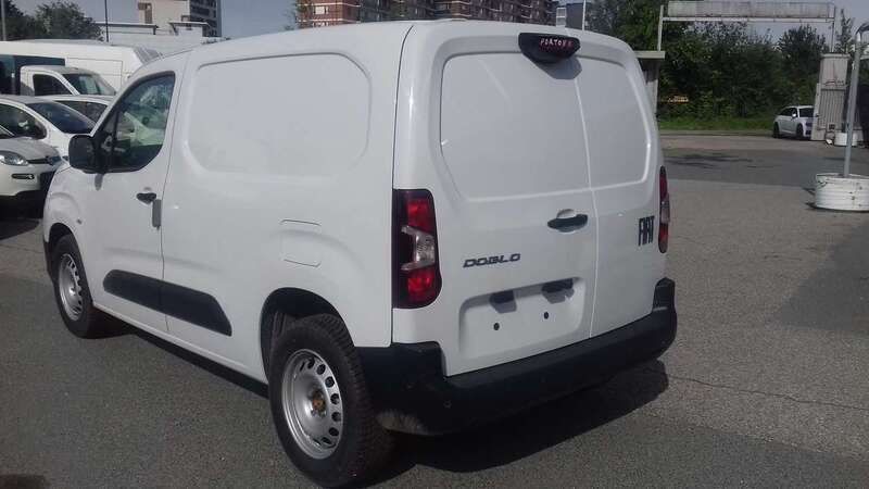 Usata Fiat Doblò 110 CV (80 kW) 2024 Bianco Monovolume