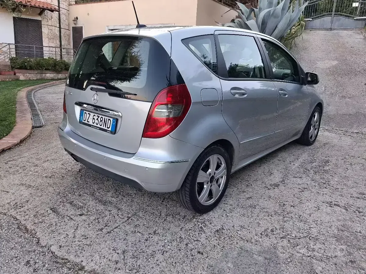 Usata Mercedes A180 Avantgarde 116 CV (85 kW) 2010 Grigio Berlina