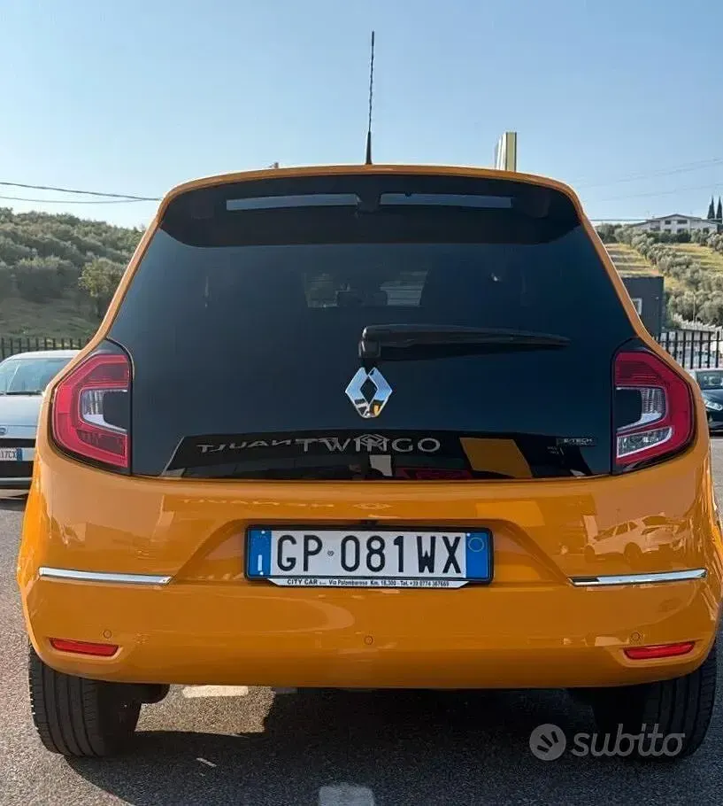 Usata Renault Twingo Techno 60 kW (82 CV) 2023 Arancione Utilitaria