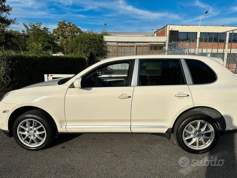 Usata Porsche Cayenne 239 CV (175 kW) 2010 Bianco SUV