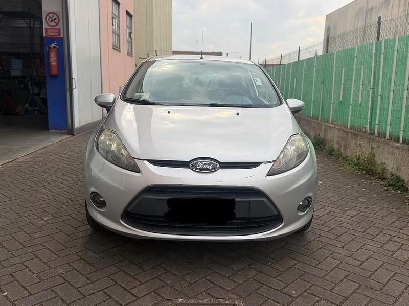 Usata Ford Fiesta 59 CV (43 kW) 2011 Argento Utilitaria
