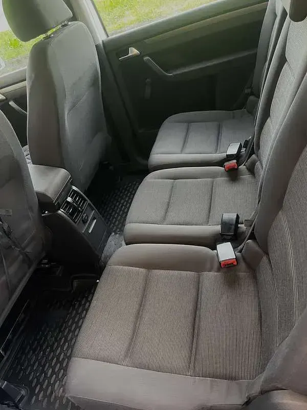 Käytetty VW Touran Trendline 105 HP (77 kW) 2008 Harmaa Tila-auto